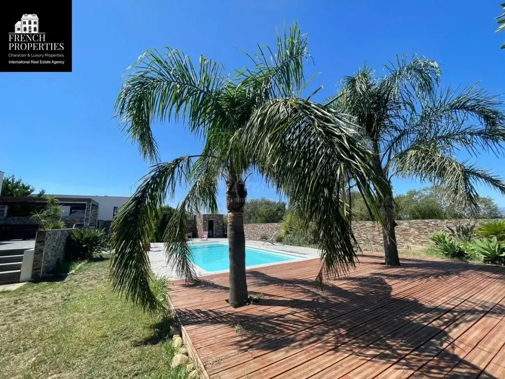 Piscine - Villa d'Architecte avec Piscine à Perpignan