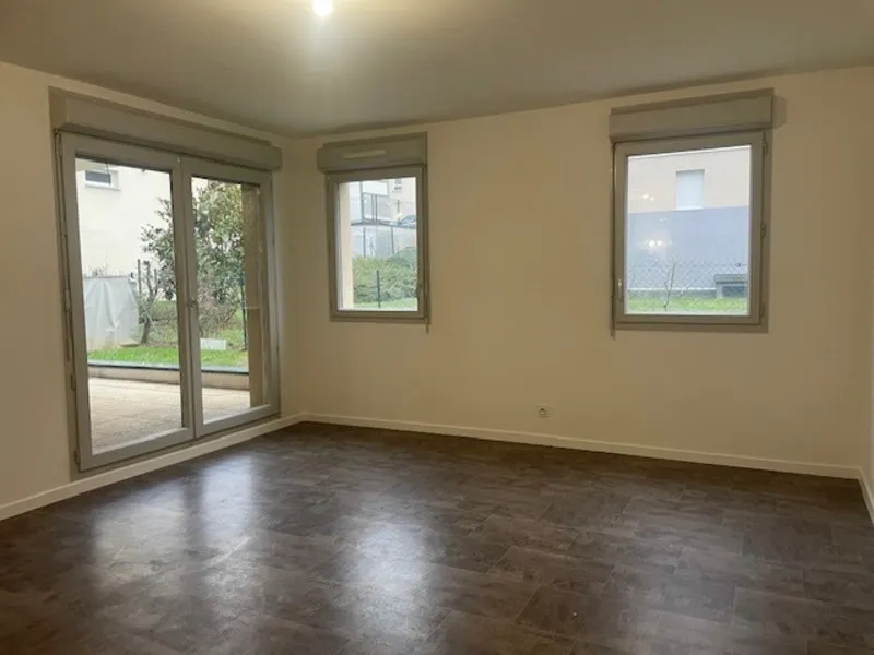Toad - Garden Flat with Terrace in Bourgoin-Jallieu