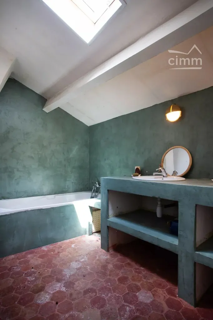 Salles de bain - Maison en pierre avec vue panoramique à Saint-Andéol-de-Vals