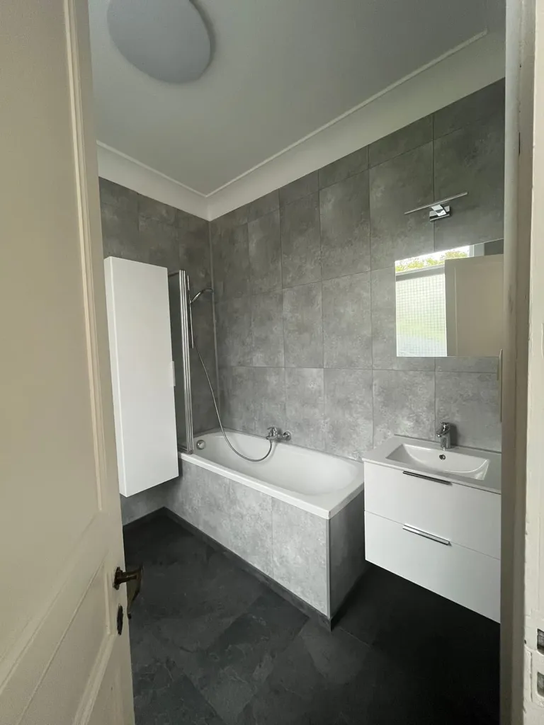 Salles de bain - Appartement Rénové avec Deux Chambres à Péruwelz