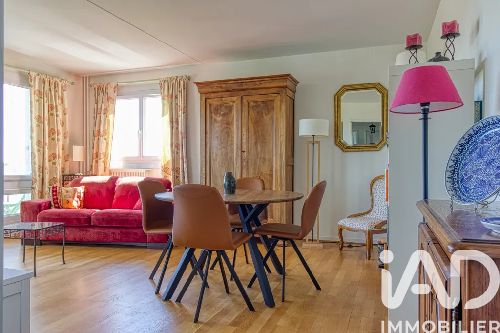 Soggiorno - Apartment with Balcony in Taverny