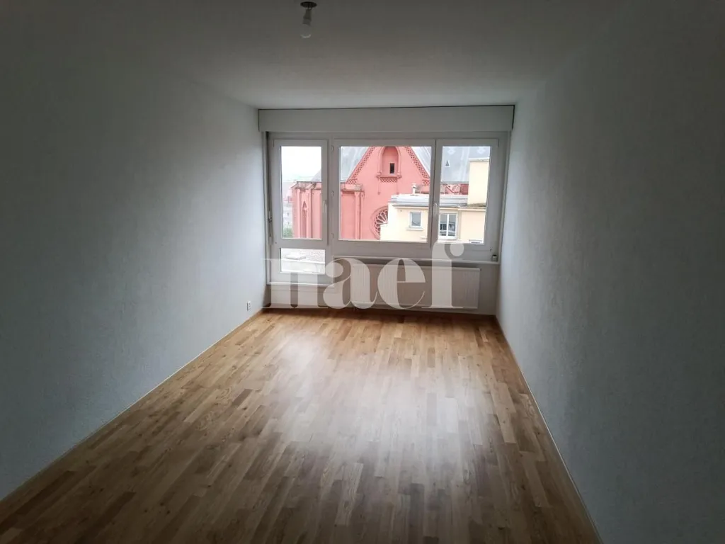 Pièces - 3-Bedroom Apartment with Balcony in Neuchâtel
