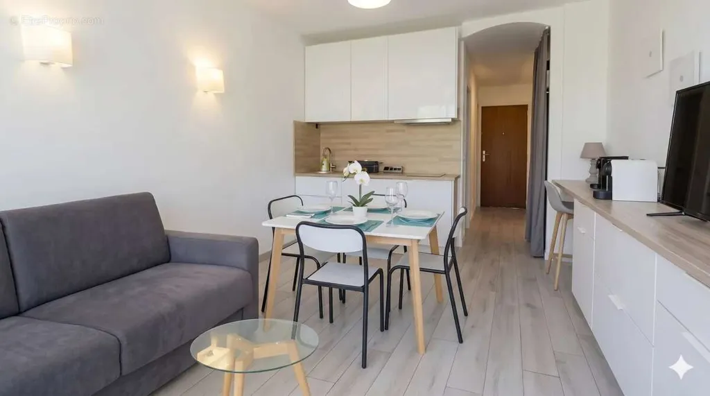 Séjour - Studio avec Piscine et Parc à Juan-les-Pins