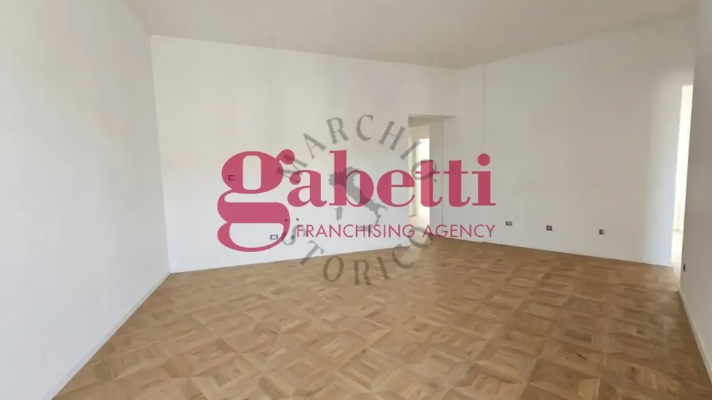 Pièces - Fully Rented Triplex in Florence