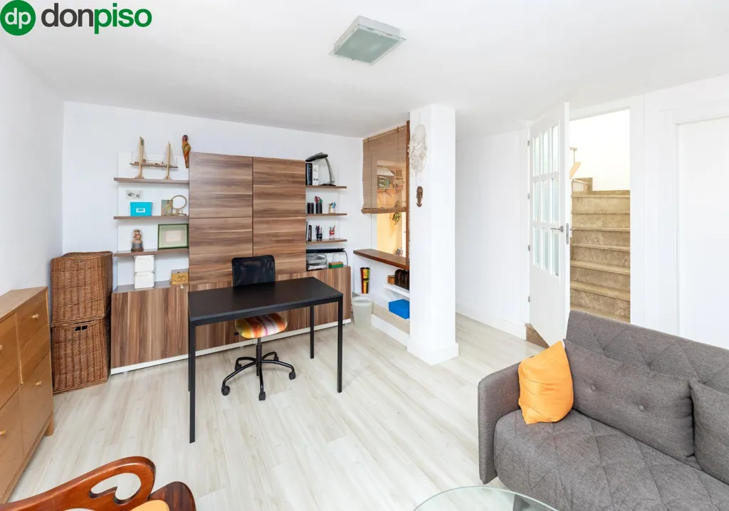 Bureau - Pareded House with Garden in Jun