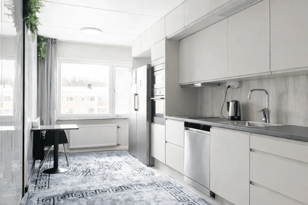 Köök - Four-Room Apartment with Double Balconies in Bjuv