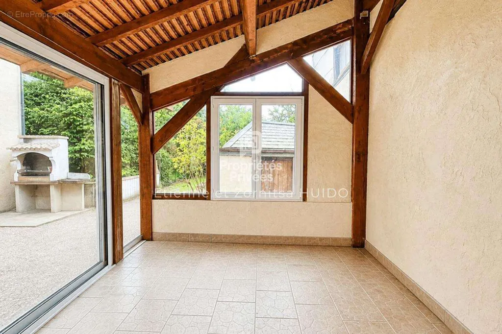 Terrasse - Maison de Ville avec Jardin et Rivière à Vatan