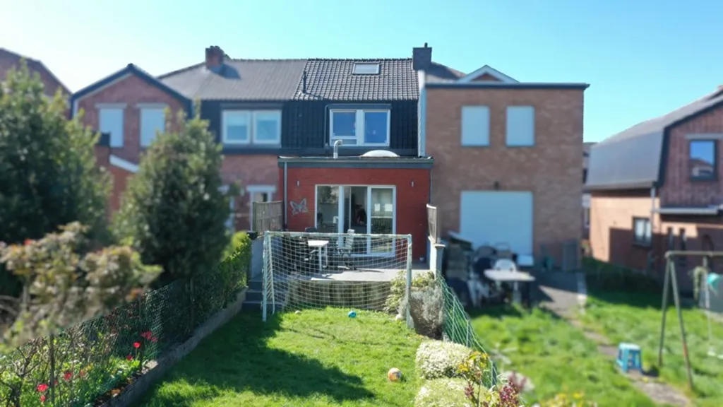 Jardin - Maison Rénovée avec Jardin et Terrasse à Seraing