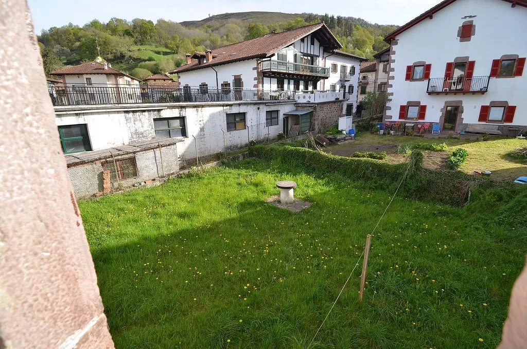 Jardin - Traditional House with Pool in Baztan Valley