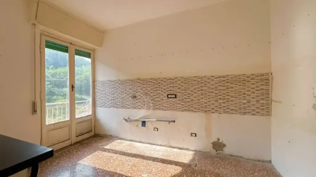 Pièces - Quadrilocale with Balcony and Terrace in Genoa