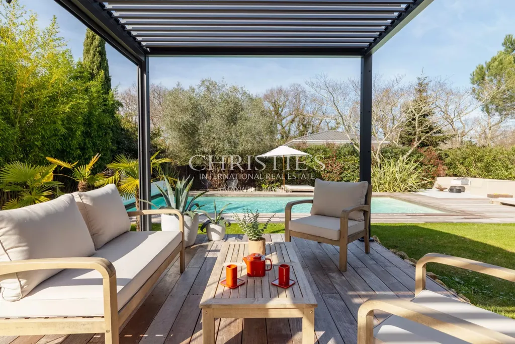 Bassein - Renovated House with Pool in Bouliac