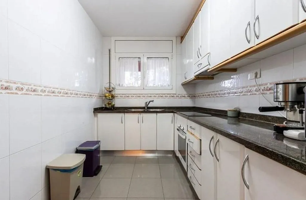 Cuisine - Penthouse with Pool in Legazpi, Madrid
