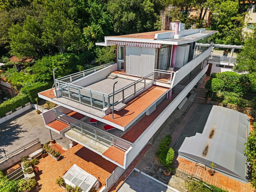 Vista aerea - Villa fronte mare con terrazze a Castiglioncello
