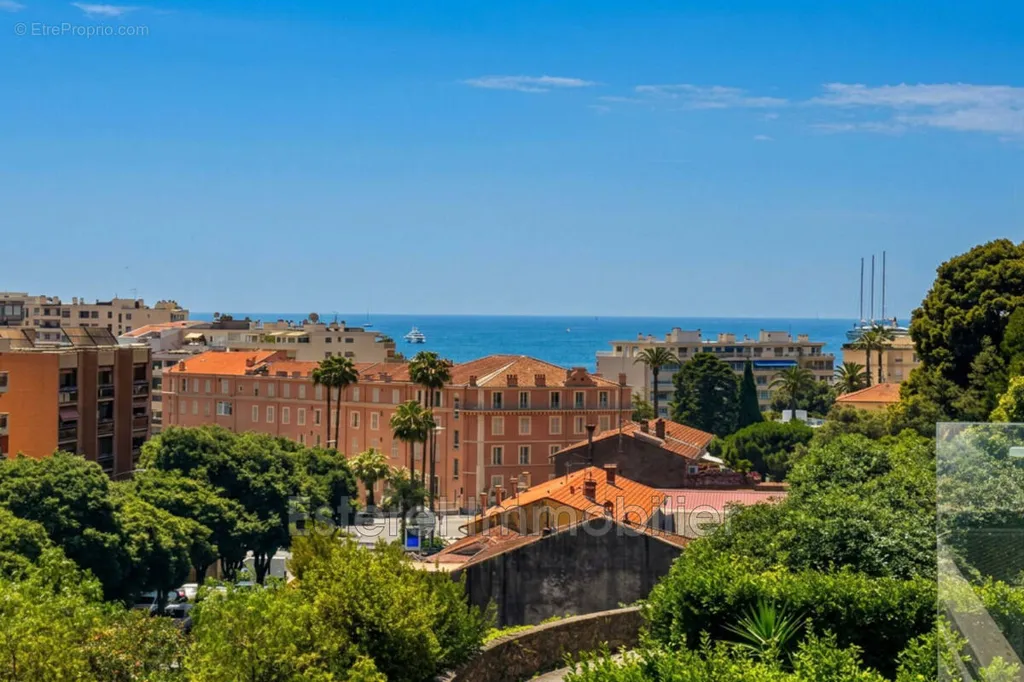 3-Bedroom Apartment with Sea View in Cannes