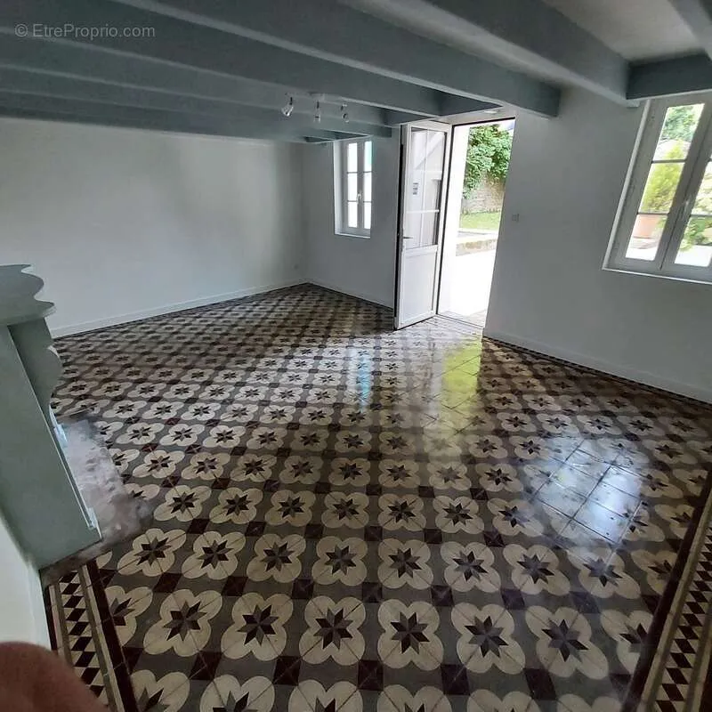 Toad - Characterful Investment Property in Vannes Centre