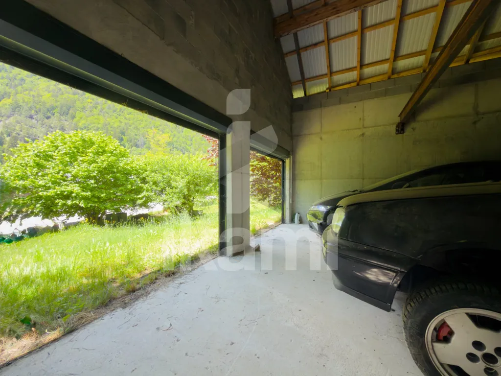 Garage - Maison à Vaujany avec Jardin et Proximité Eau d'Olle