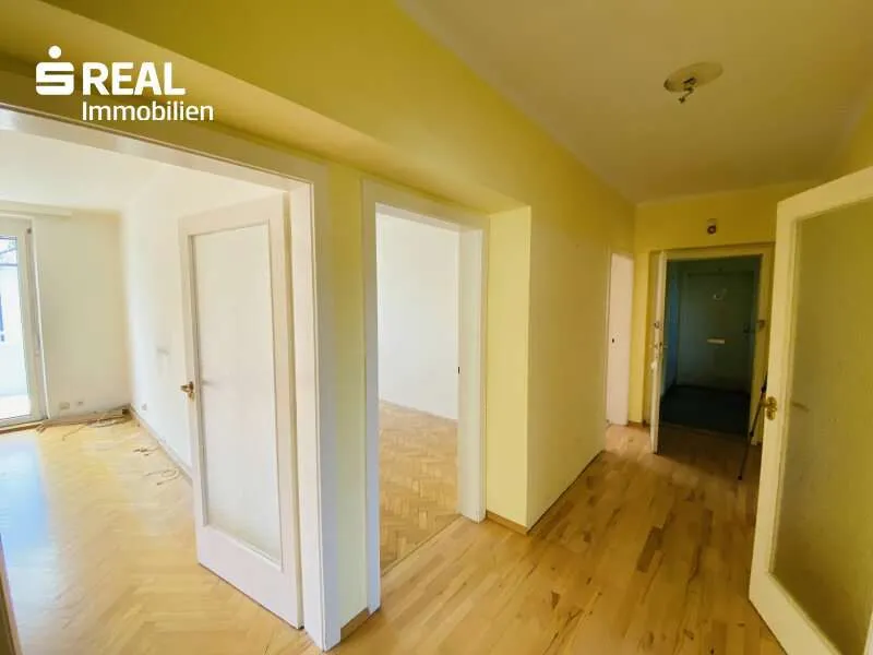 Elutuba - 4-Bed Apartment with Balcony in Josefiau