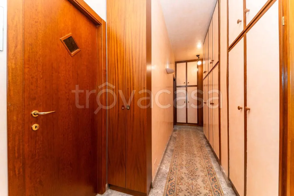 hallway_entrance