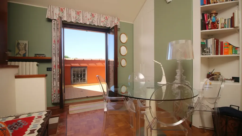Sala da pranzo - Semi-detached Villa with Private Garden in San Fermo