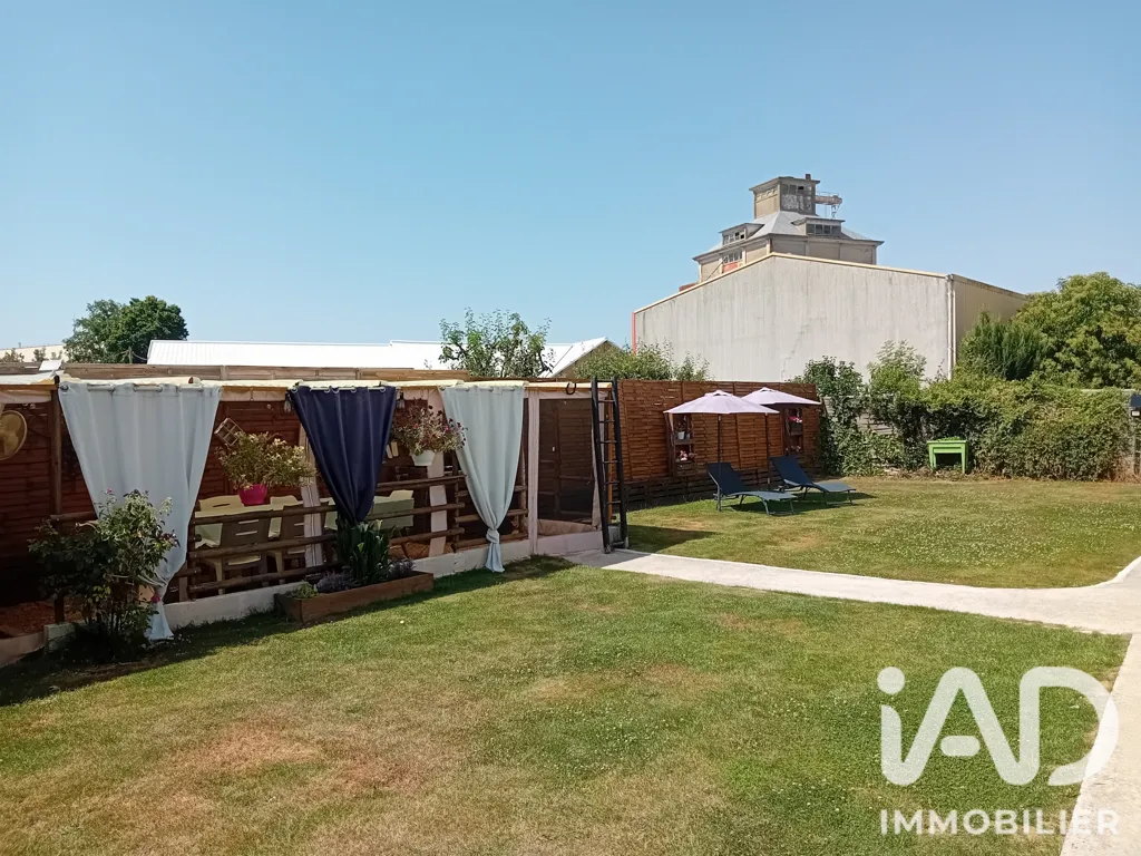 Aed - Rearranged Pavilion with Studio and Garden