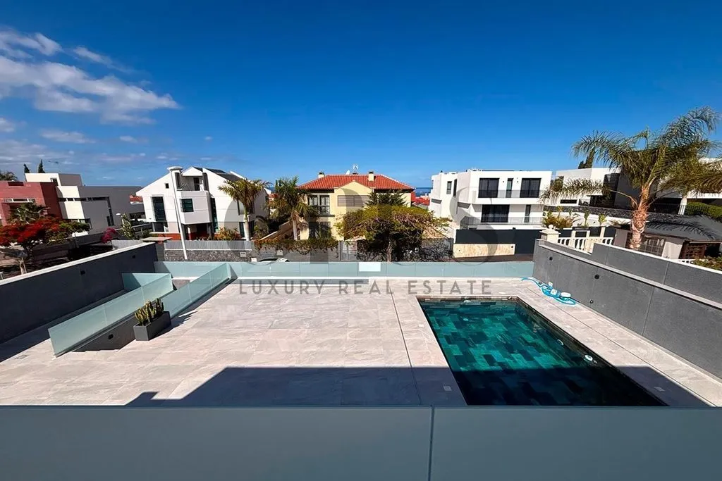 Bassein - Modern Villa with Private Pool in El Madroñal