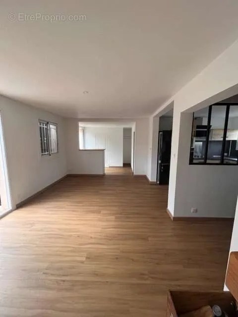 Séjour - Villa T5 avec Terrasse et Jardin à Béziers