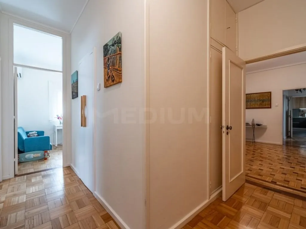 Hallway - Luxury Flat with South/North Orientation in Porto