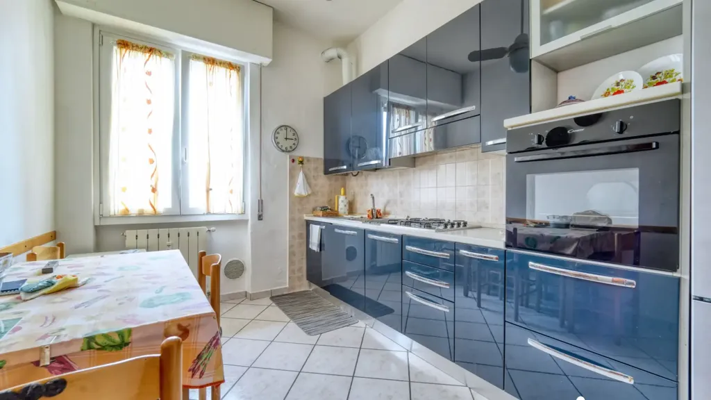 Cuisine - Spacious 2-Bedroom Apartment in Casalmaiocco