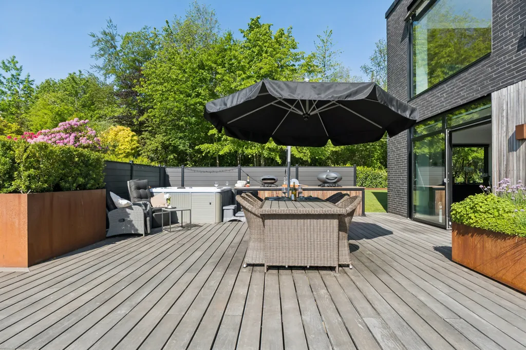 Terrasse - Modernised Villa with Terraces in Central Odder