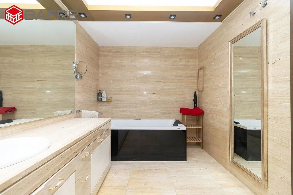 Vannitoad - Chalet with Pool in La Finca, Madrid
