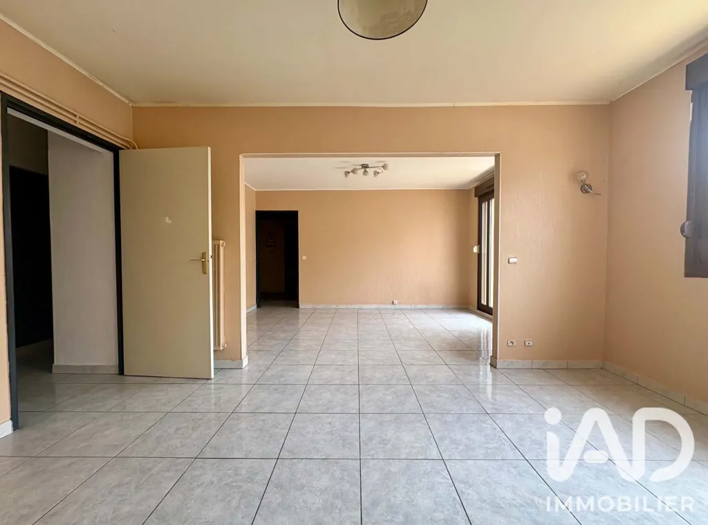 Pièces - Appartement avec Balcon et Garage à Florange
