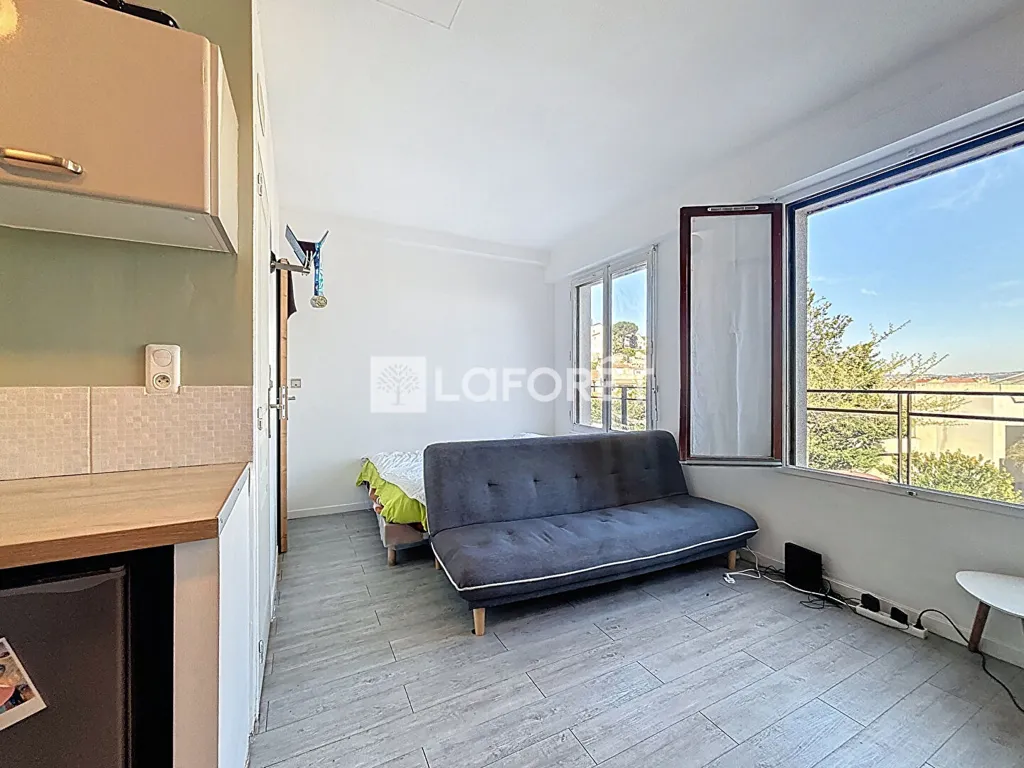 Séjour - Studio avec Balcon au 8e Arrondissement de Marseille