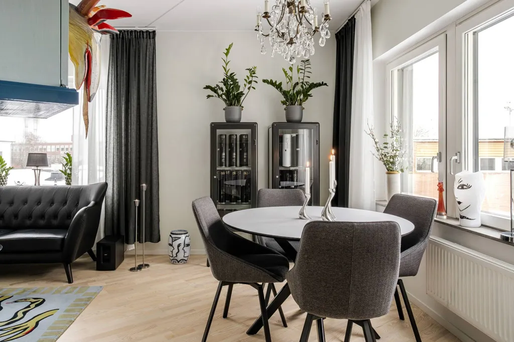 Dining Room - Two-Bedroom Flat with Balcony in Gårdshusen