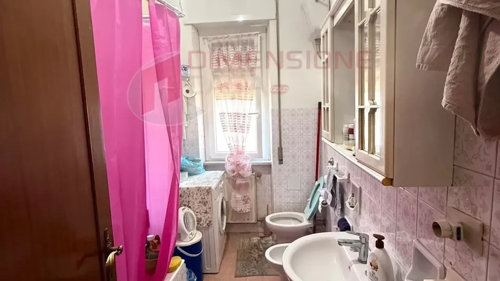 Salles de bain - Three-Bedroom Apartment with Balcony in Rome