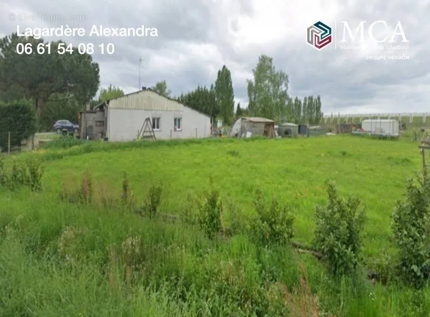 Aed - 1080 m² Plot with Garden in Meilhan-sur-Garonne