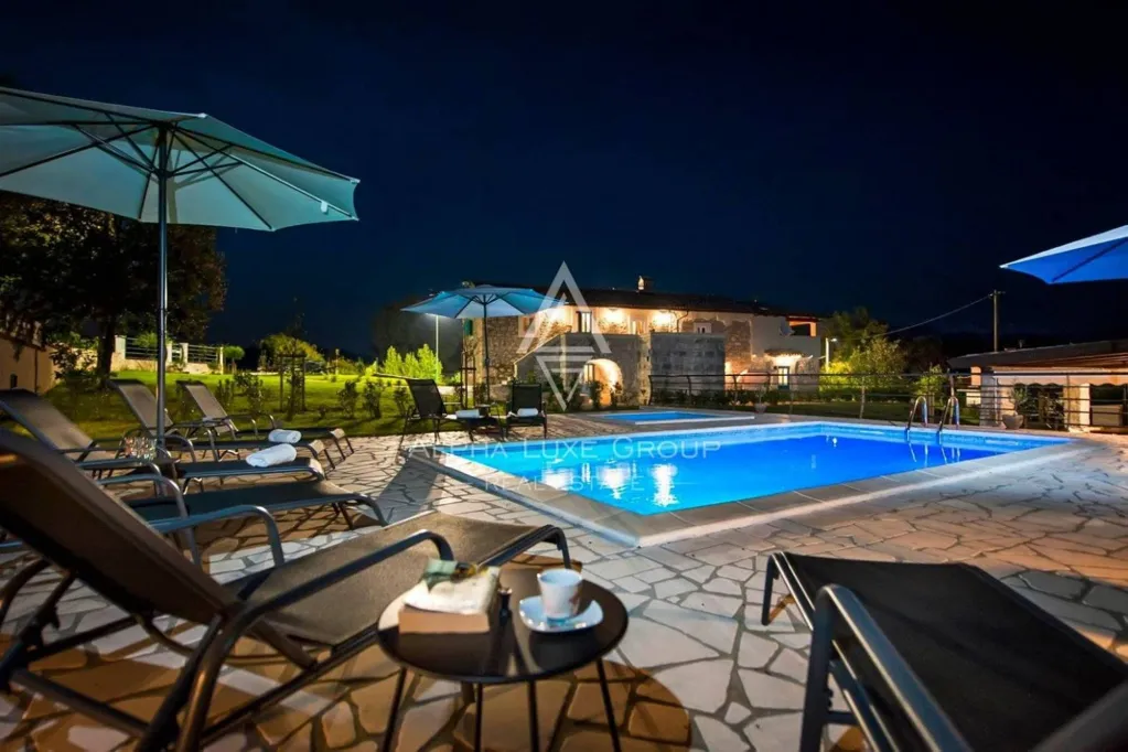 Bassein - Rustic Villa with Private Pool in Pićan