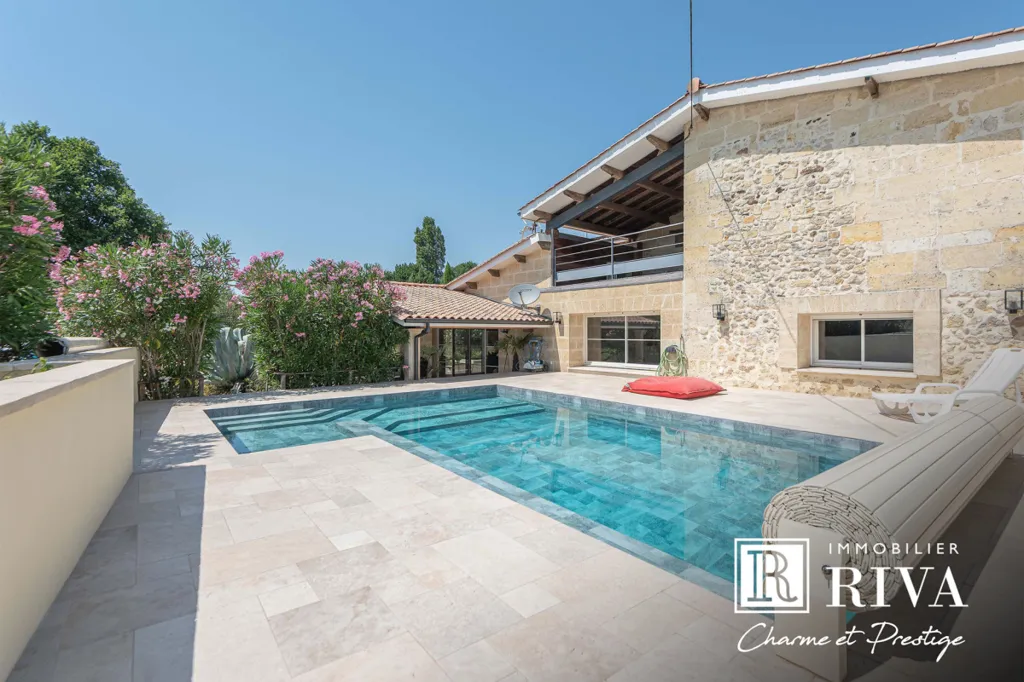 Bassein - Stone Villa with Pool in Créon