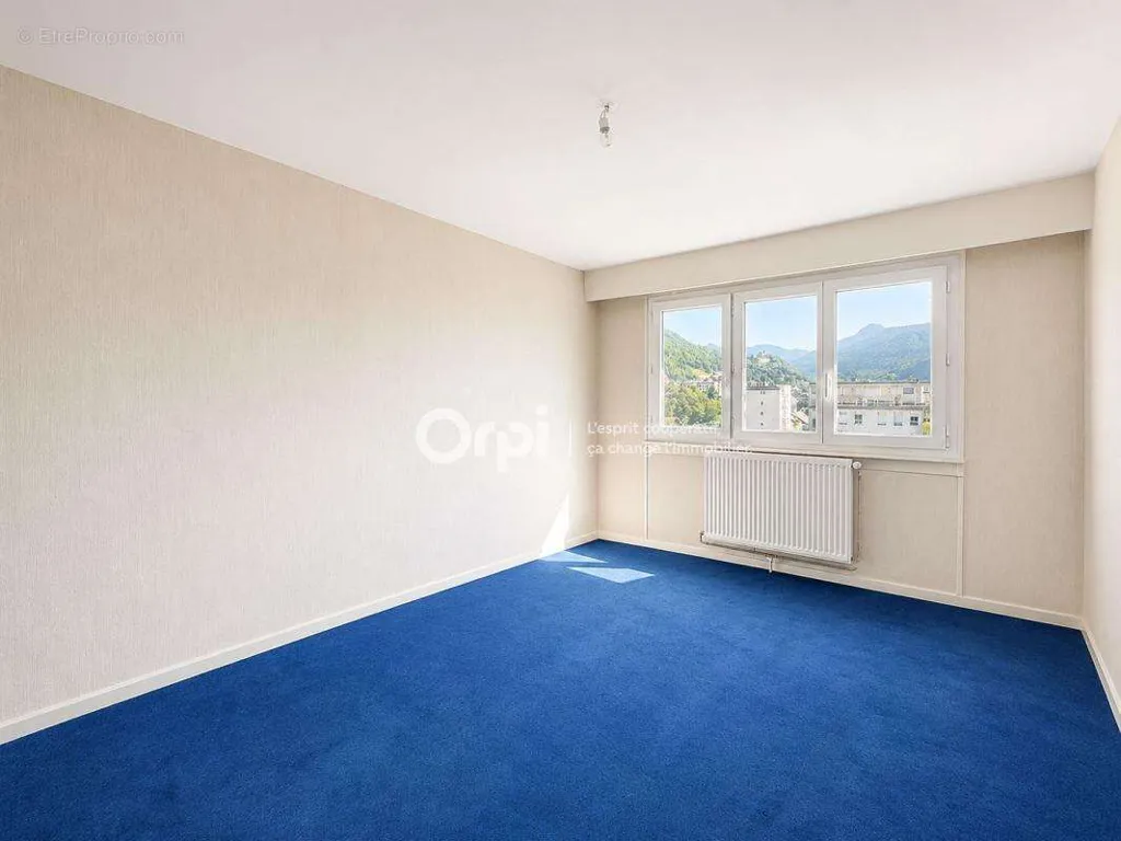 Pièces - Appartement Traversant avec Balcon à Albertville