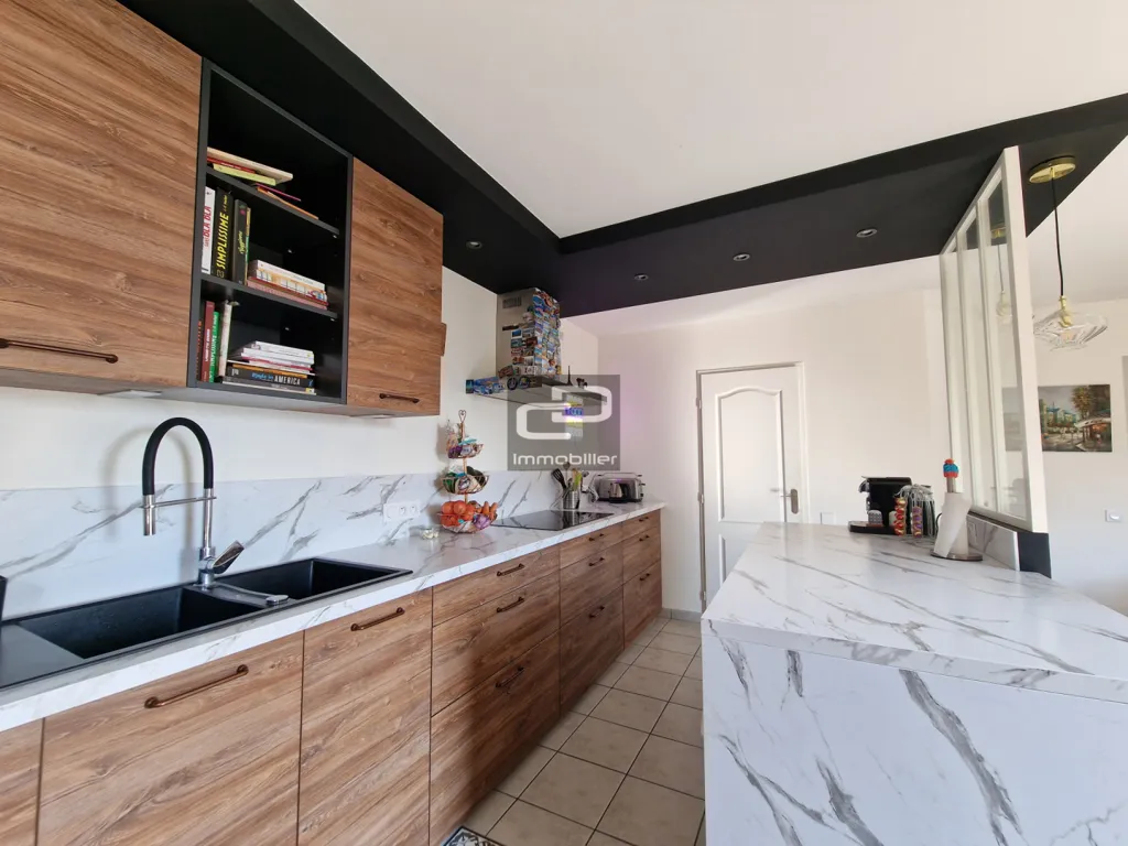 Köök - Villa with Exceptional View in Albigny sur Saône