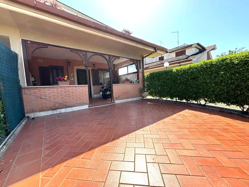 Terrazza - Bifamiliar Villa with Garden in Ardea