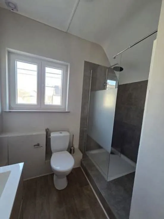 Salles de bain - Appartement Rénové avec Cuisine Équipée
