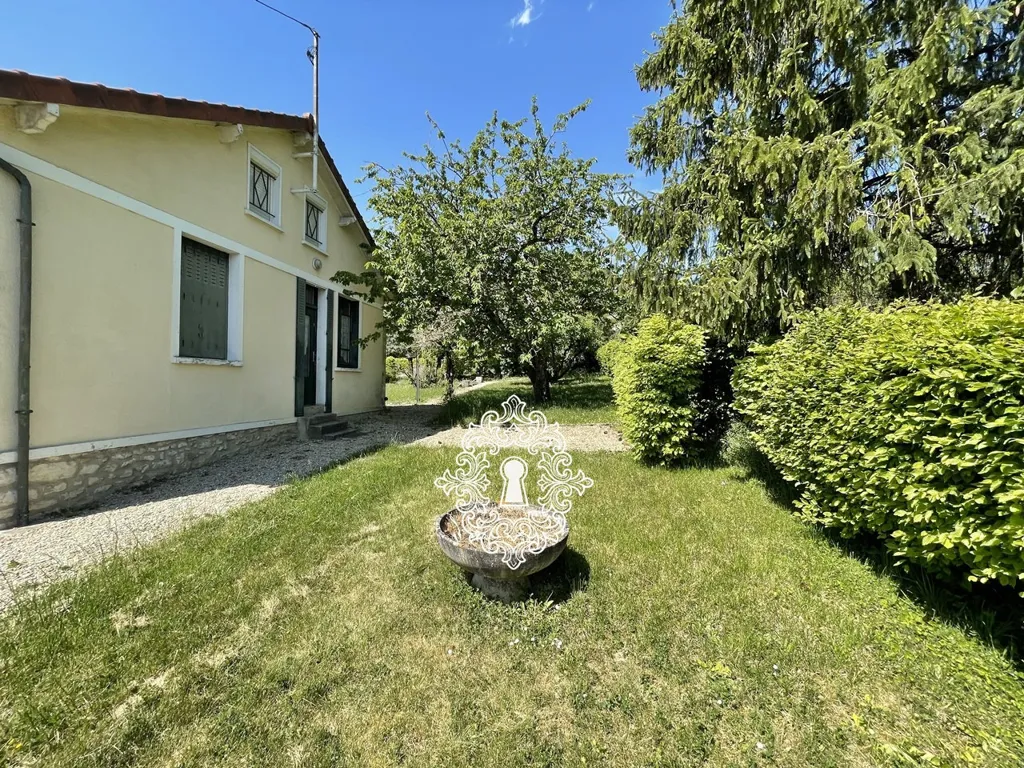 Aed - House with Garden and Pool in Donnemarie