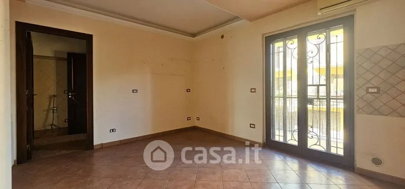 Pièces - Semi-detached House with Garden in Mascali
