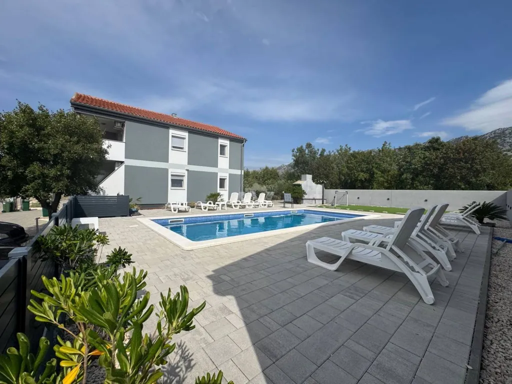Piscina - Family House with Pool in Starigrad