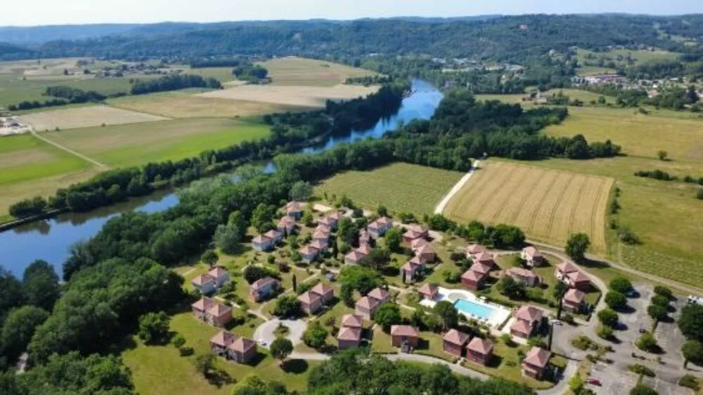 Õhuvaade - Garden-Level Apartment with Pool in Prayssac