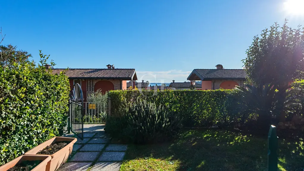 Jardin - Trilocale with Private Garden in Padenghe Sul Garda