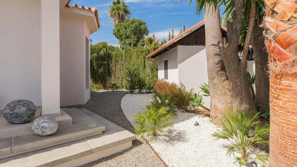Jardin - Luxury Villa with Sea Views in Golden Mile