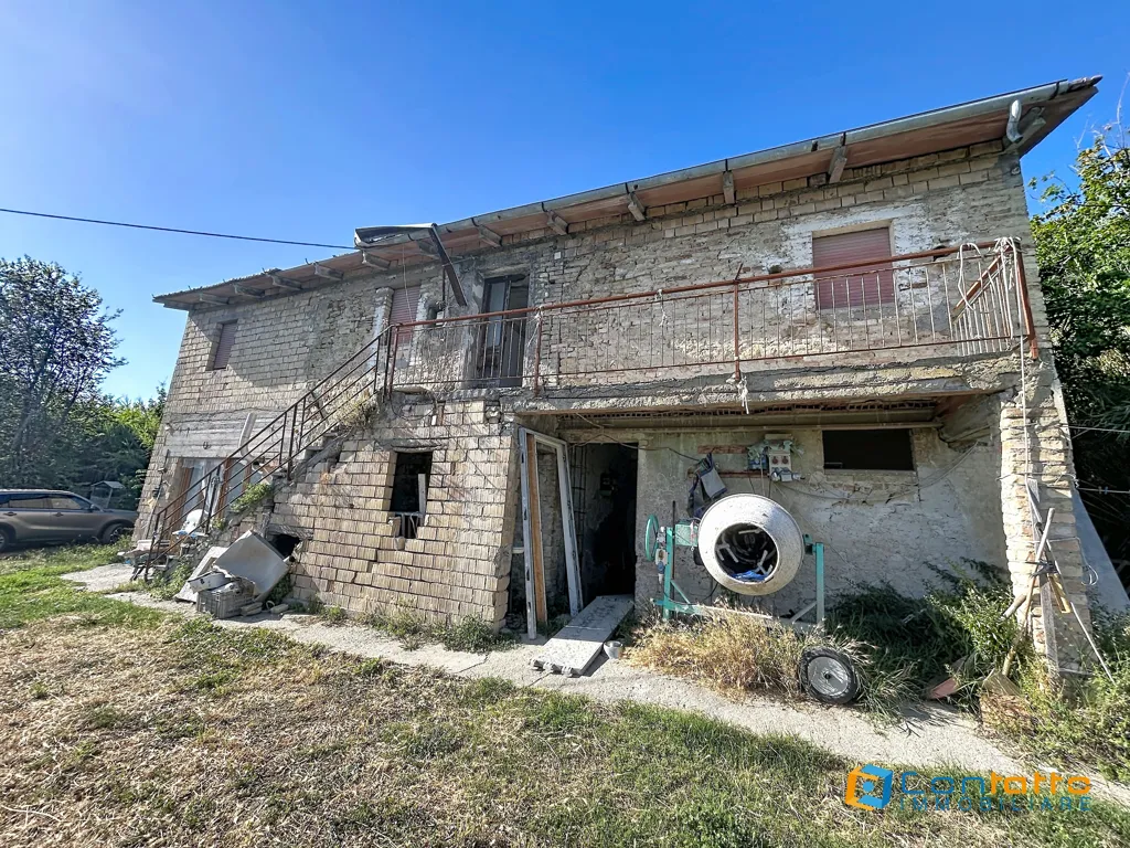 Esterno - Villetta a schiera da ristrutturare con giardino a Massignano