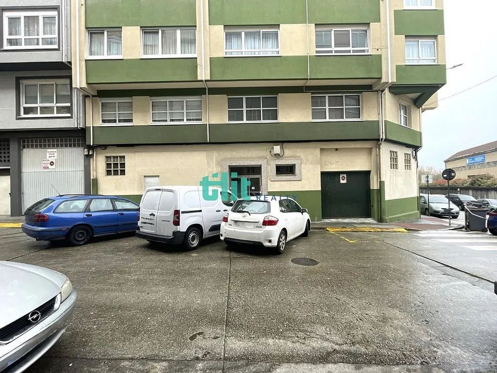 Garaaž - Apartment with Garage in Paseo de los Puentes