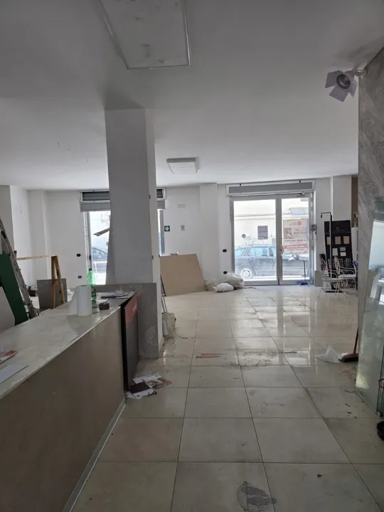 Toad - Commercial Space with Dual Access in Battipaglia